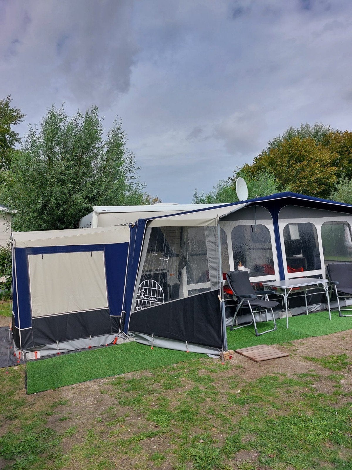 caravan  eriba nova S met inboedel en voortent issabella, Rondzit, Particulier, Hymer, 2 aparte bedden