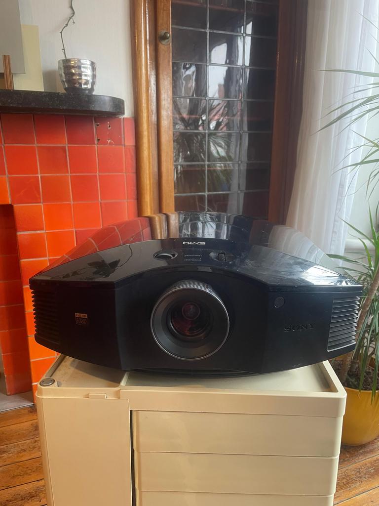 sony VPL-HW15 Home Cinema Projector, Ophalen of Verzenden, Zo goed als nieuw