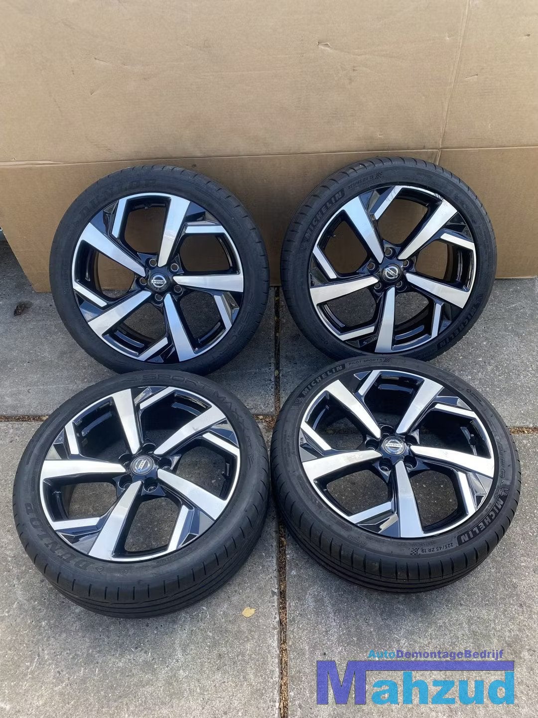 NISSAN QASHQAI J11 Velgen 5x114.3 66.1 19 inch sportvelgen, Auto-onderdelen, Takashima 1-chome 1-1
220-8686  Yokohama, Band(en)