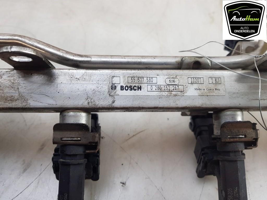 RAMPE D'INJECTION Meriva (|55577580|25197570|55565970|), Utilisé, Opel