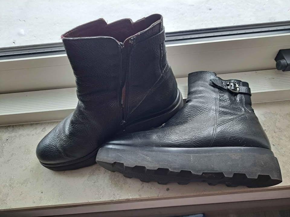 Zwarte enkellaarzen met plateauzool - Mt 40, leder, Kleding | Dames, Schoenen, Zo goed als nieuw, Lage of Enkellaarzen, Zwart