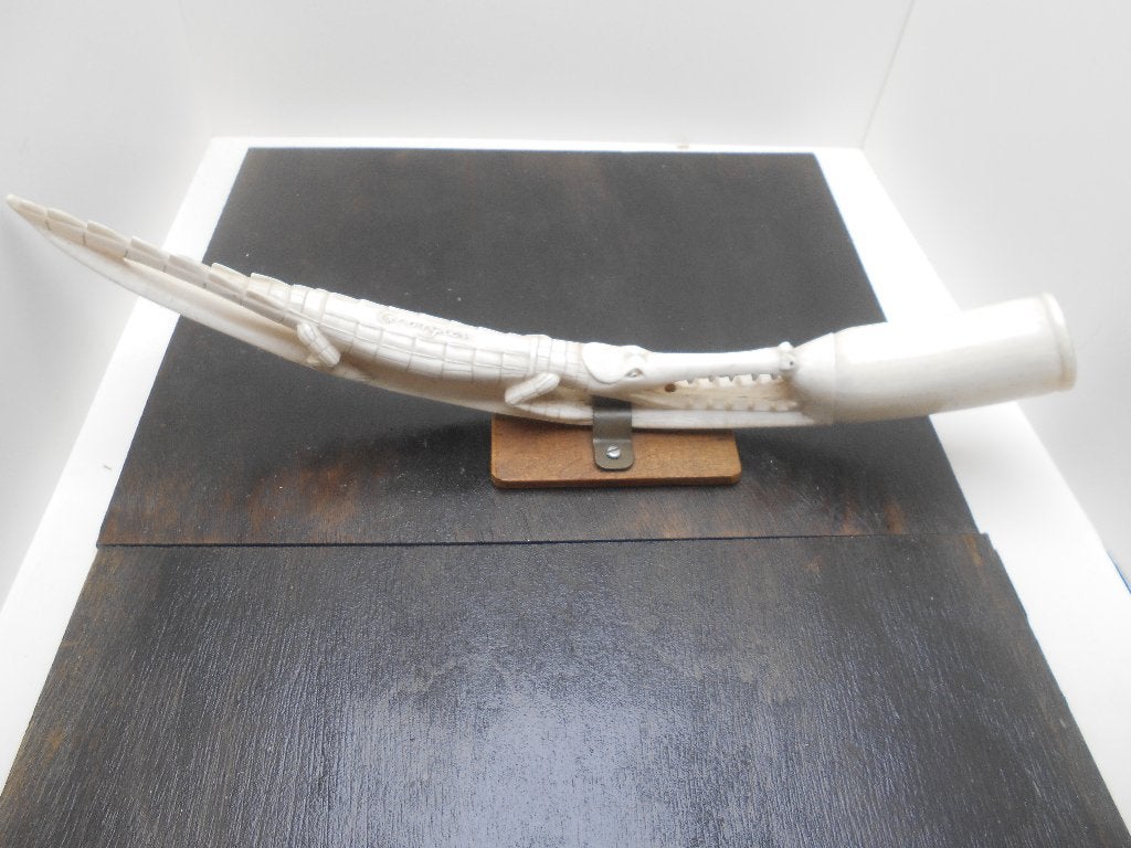 ancienne sculpture crocodile realisée avec une defense, Antiquités & Art, Sur socle, Statue, Enlèvement ou Envoi, Autres sujets