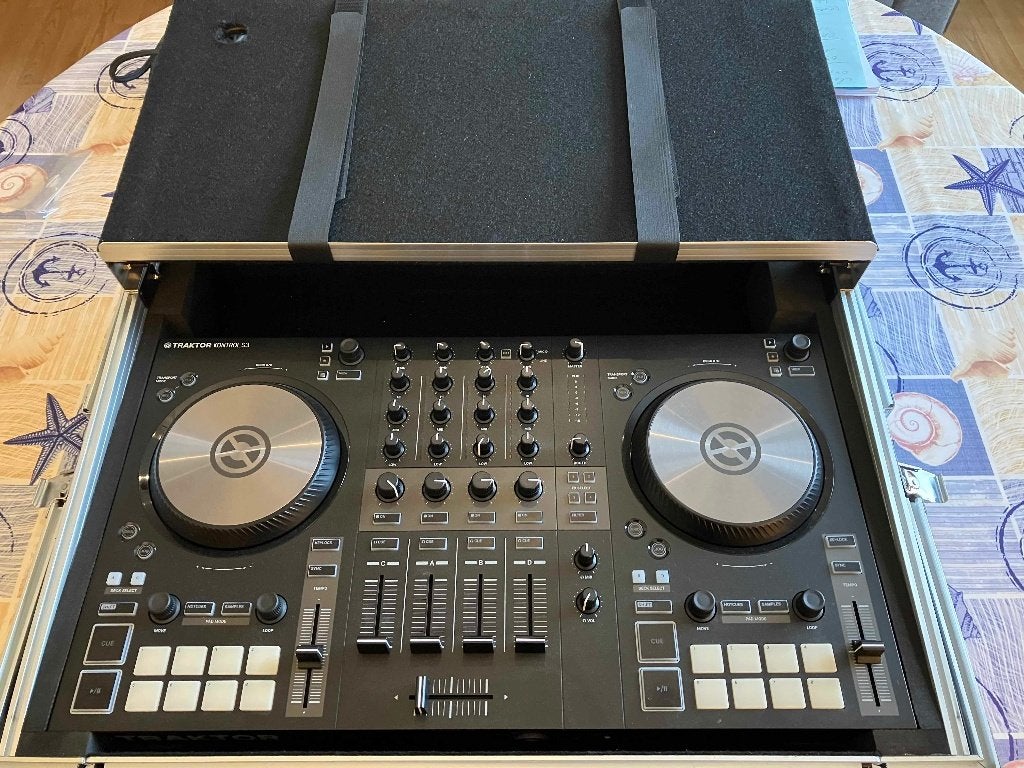 Native Instruments Traktor Kontrol S3 + Flight Case + Cable, Musique & Instruments, DJ sets & Platines, Comme neuf, DJ-Set, Autres marques