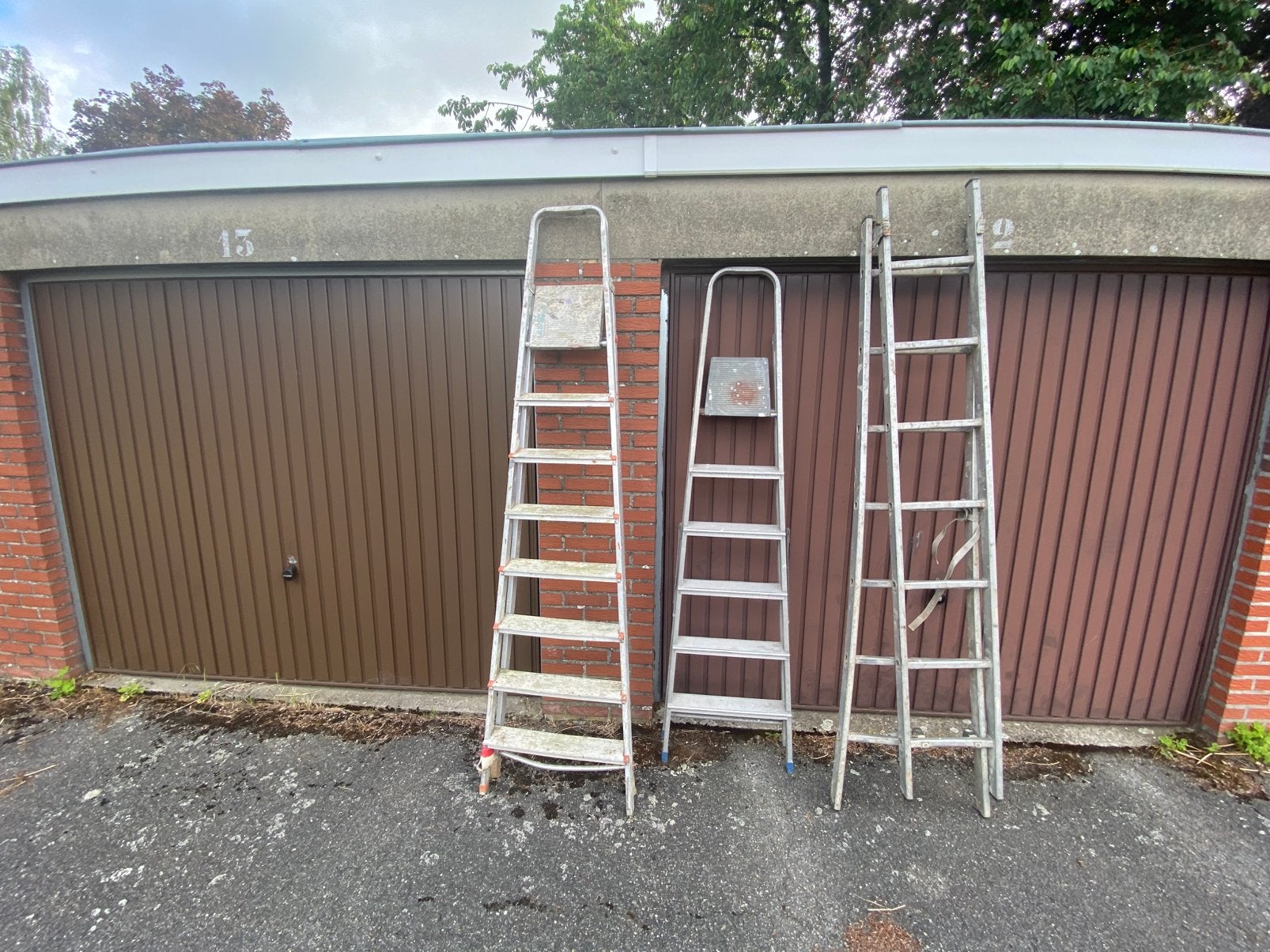 3 echelles a vendre etat plus que correcte, 2 à 4 mètres, Enlèvement ou Envoi, Pliable ou rétractable/escamotable, Échelle