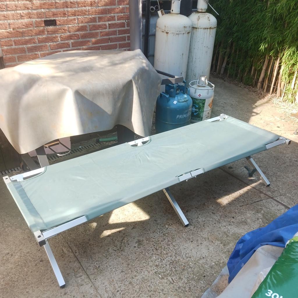 Veldbed, Caravans en Kamperen, Ophalen