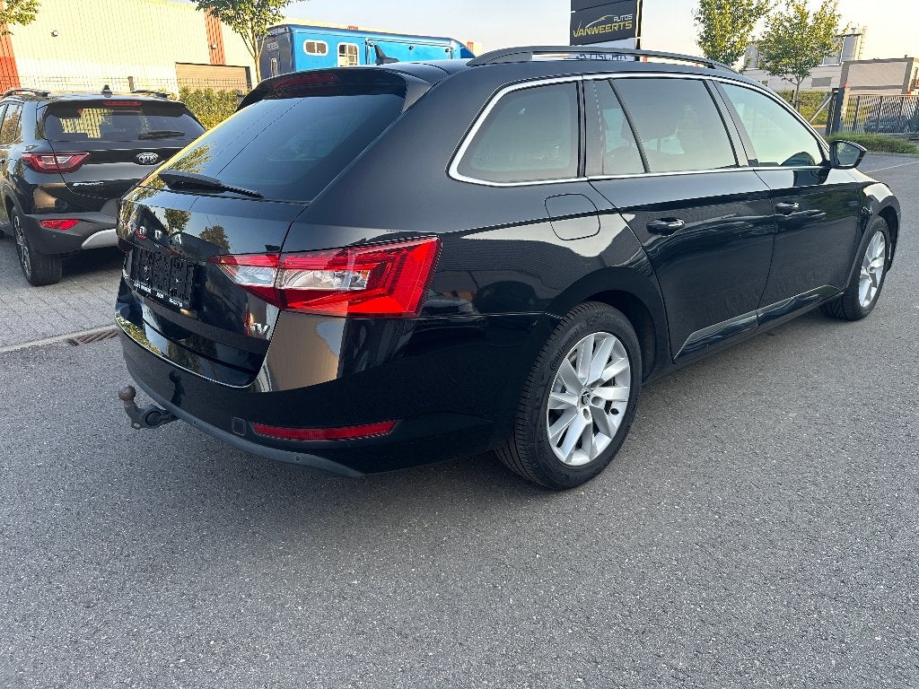 Skoda Superb, 1.4 benzine + elektrisch, plug-in hybride, 4 cilinders, Zwart, Leder, Bedrijf