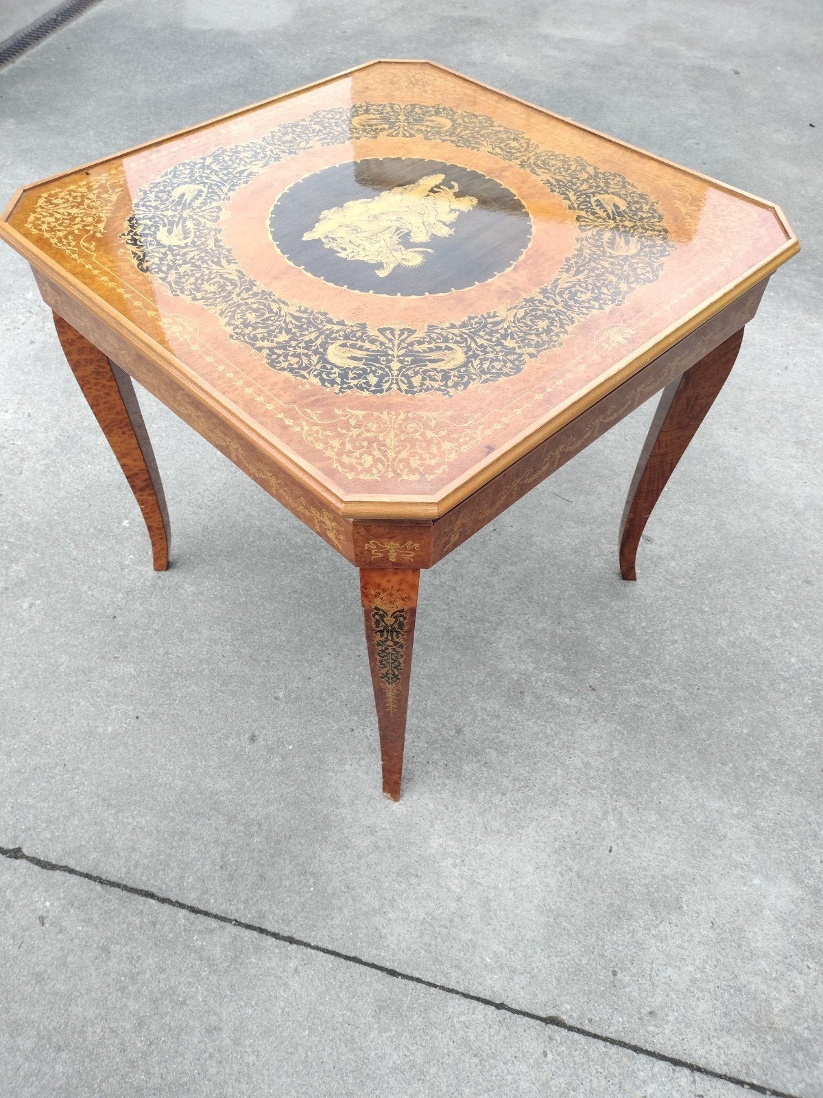 Marqueterie speeltafel, Ophalen