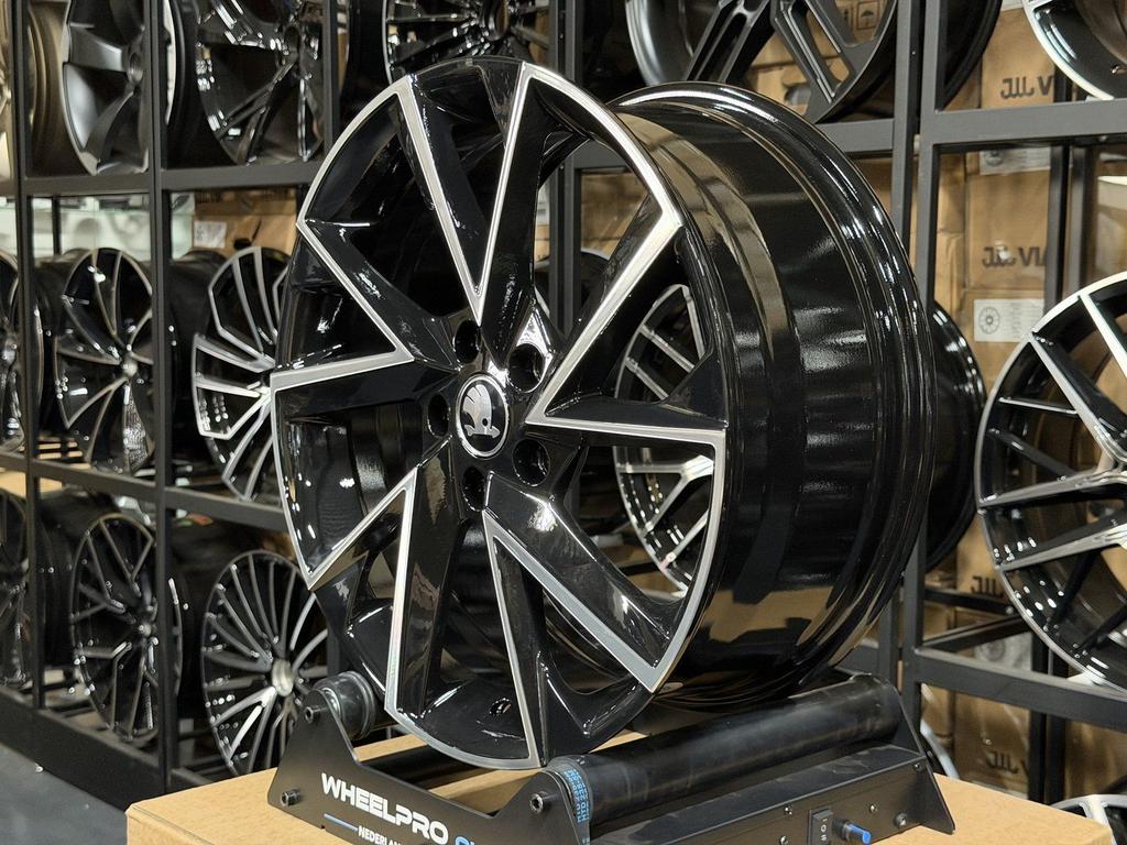 18" SKODA RS Look Sportvelgen SKODA OCTAVIA KODIAQ KAROQ VW, Auto-onderdelen, Banden en Velgen, -, -, Nieuw, Ophalen of Verzenden