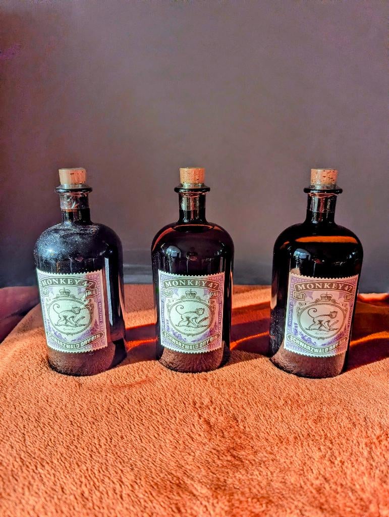 Monkey 47 Schwarzwald Dry Gin — Millésimes 2017, 2018 & 2020, Collections, Vins, Comme neuf, Autres types, Autres régions, Pleine