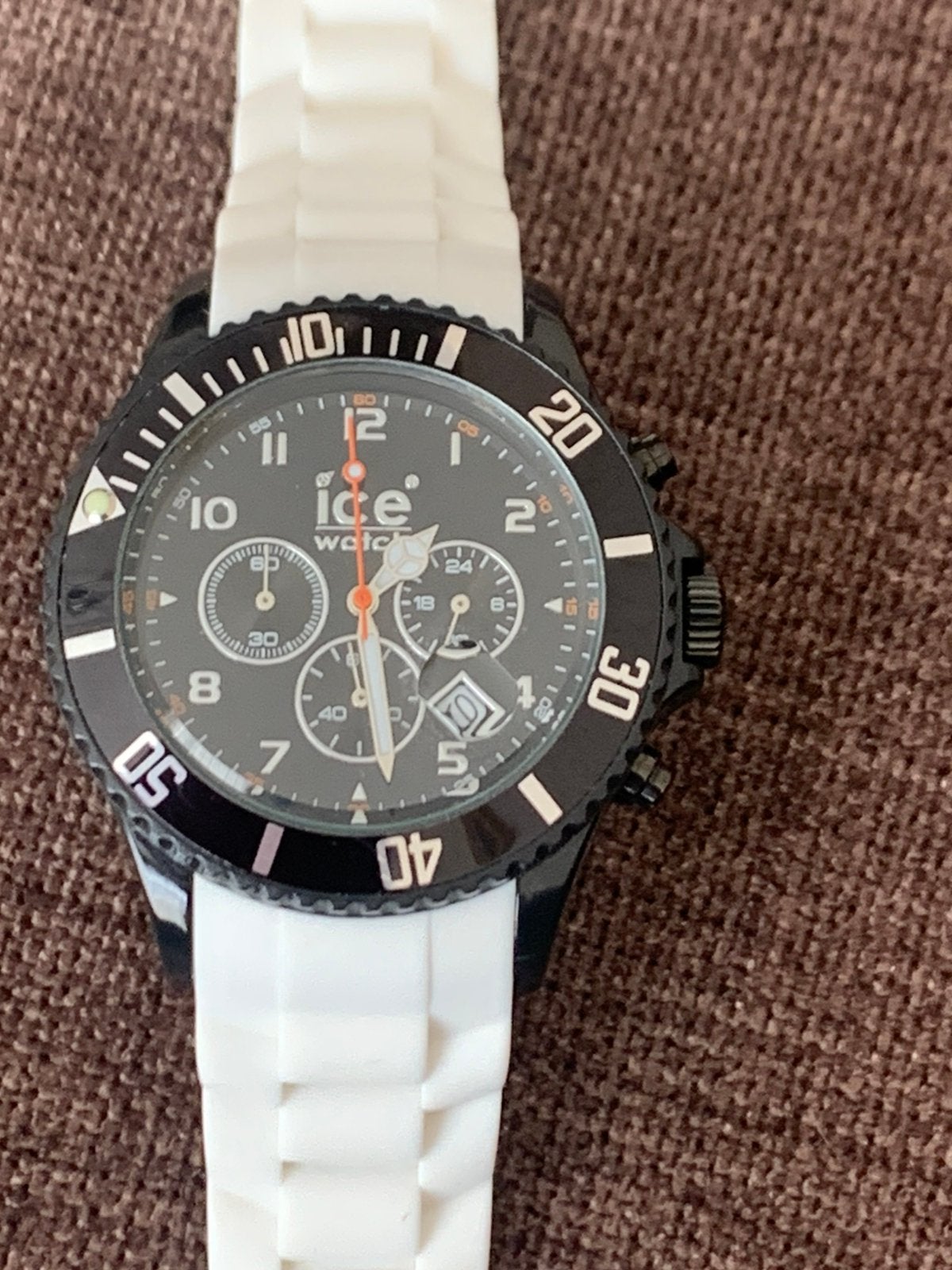 prachtige nieuwstaat ICE Watch - black & white als nieuw 30€, Bijoux, Sacs & Beauté, Montres | Femmes, Enlèvement, Comme neuf
