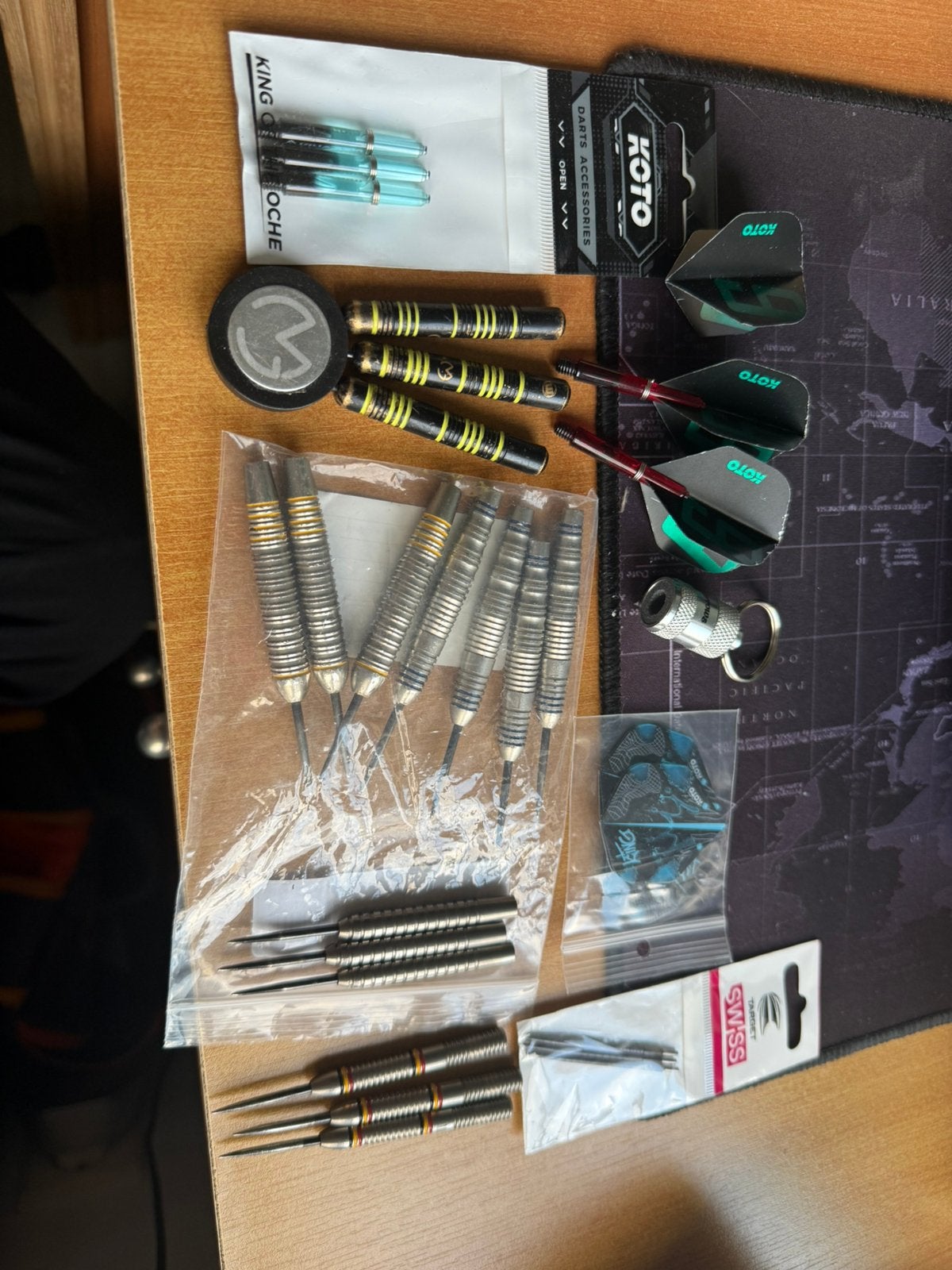 Darts pijlen + accessoires, Sport en Fitness, Darts, Ophalen of Verzenden, Zo goed als nieuw, Pijlen