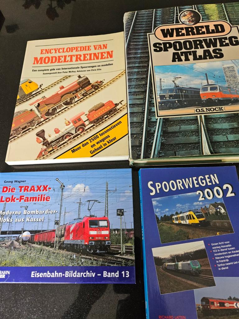 4 spoorwegboeken, Boeken, Vervoer en Transport, Ophalen of Verzenden, Gelezen, Trein