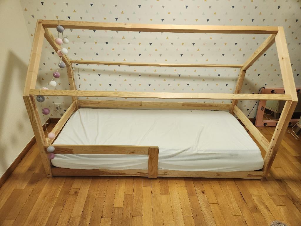 Lit cabane 90x200 cm, Matelas, Enlèvement, 180 cm ou plus, 85 à 100 cm