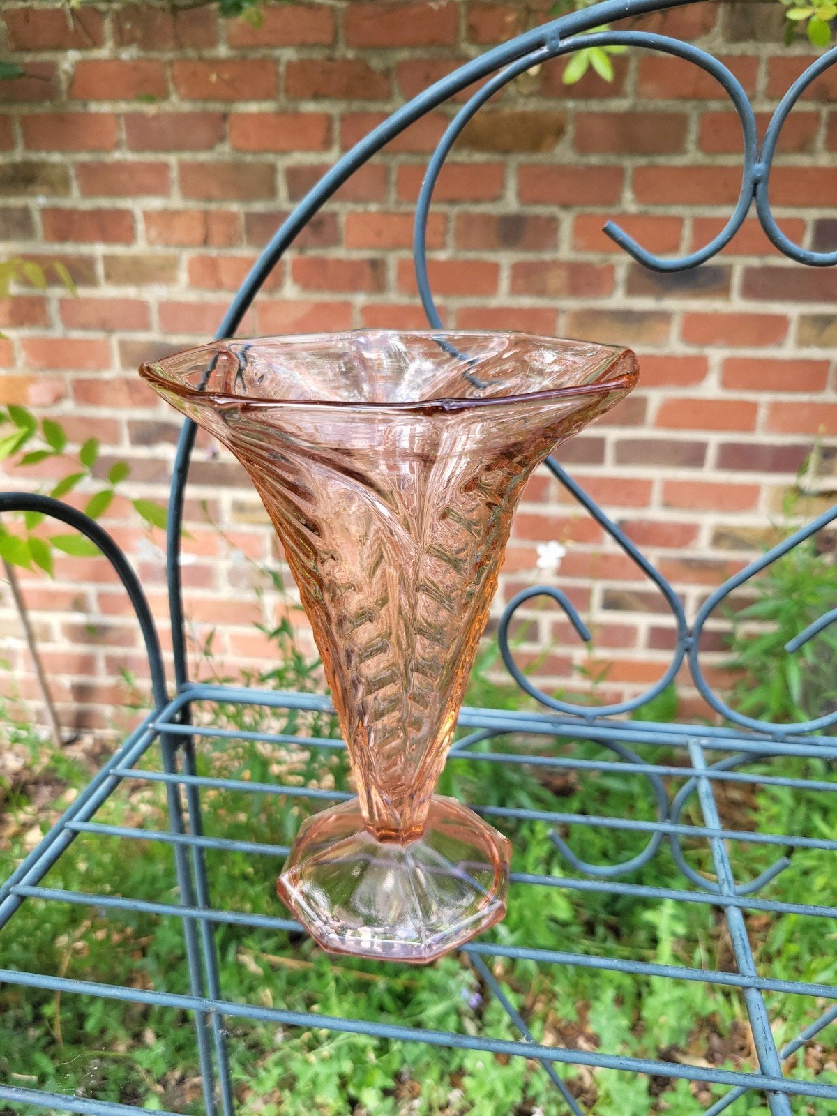 Prachtige Vintage Art Deco Vaas — Roze Persglas, Antiek en Kunst, Ophalen