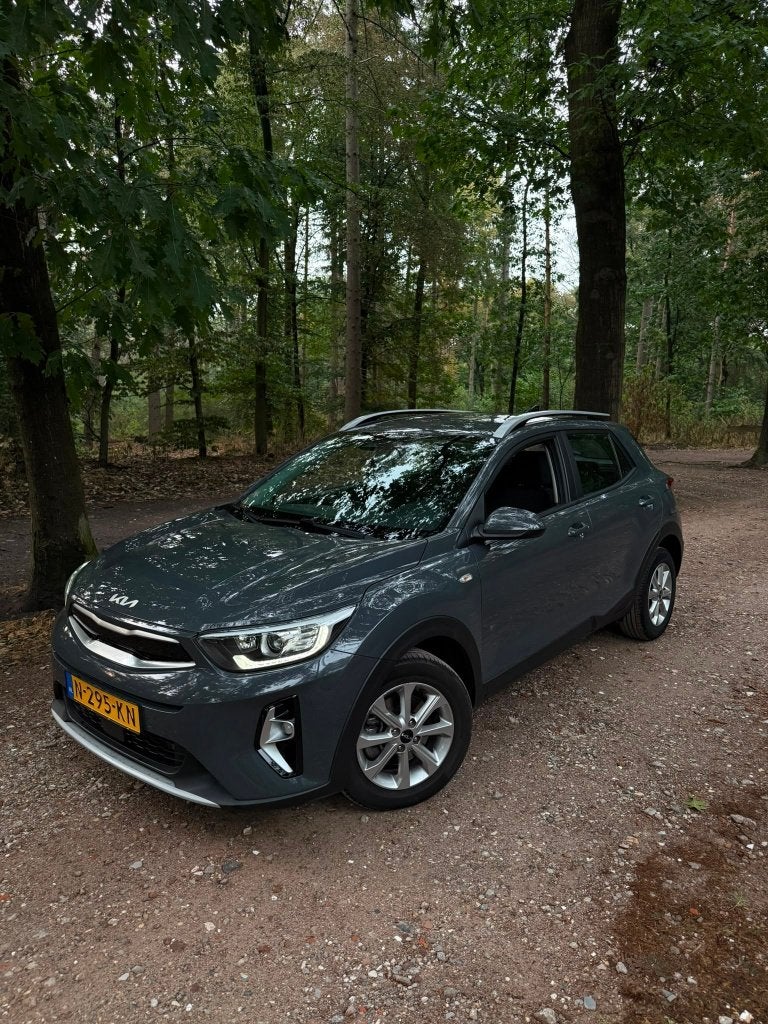 Kia Stonic 1.0 T-GDi MHEV DynamicLine CARPLAY, Autos, 121 g/km, Argent ou Gris, Boîte manuelle, Noir