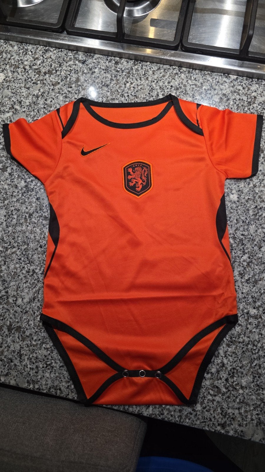Barboteuse avec maillot de football néerlandais pour bébé, Enlèvement ou Envoi, Orange