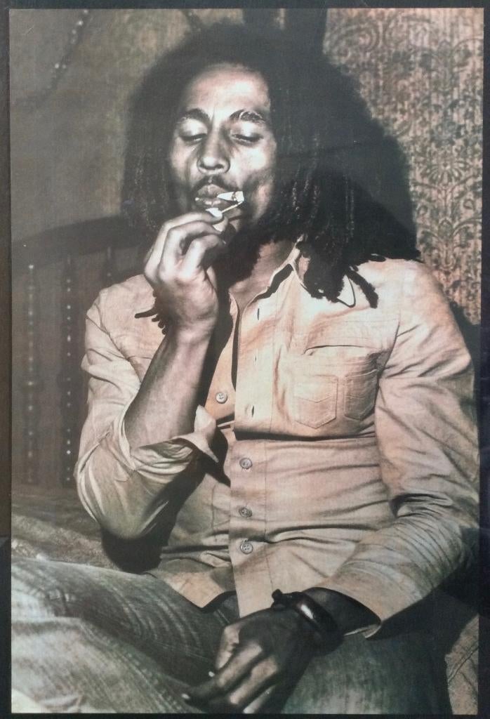 poster Bob Marley smoking weed, Verzamelen, Posters, Gebruikt, Muziek, A1 t/m A3, Rechthoekig Staand, Ophalen of Verzenden