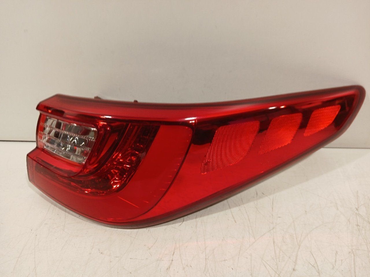 Achterlicht carrosserie rechts Kia Optima, Onderdelen@venauto.nl, Van der Ven Autorecycling B.V., Kia, Ettenseweg 76, 4706 PB Roosendaal, The Netherlands