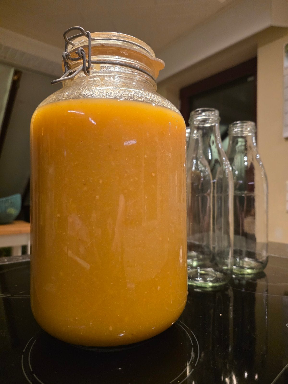 Homemade fermented hotsauce Mangomania, Ophalen