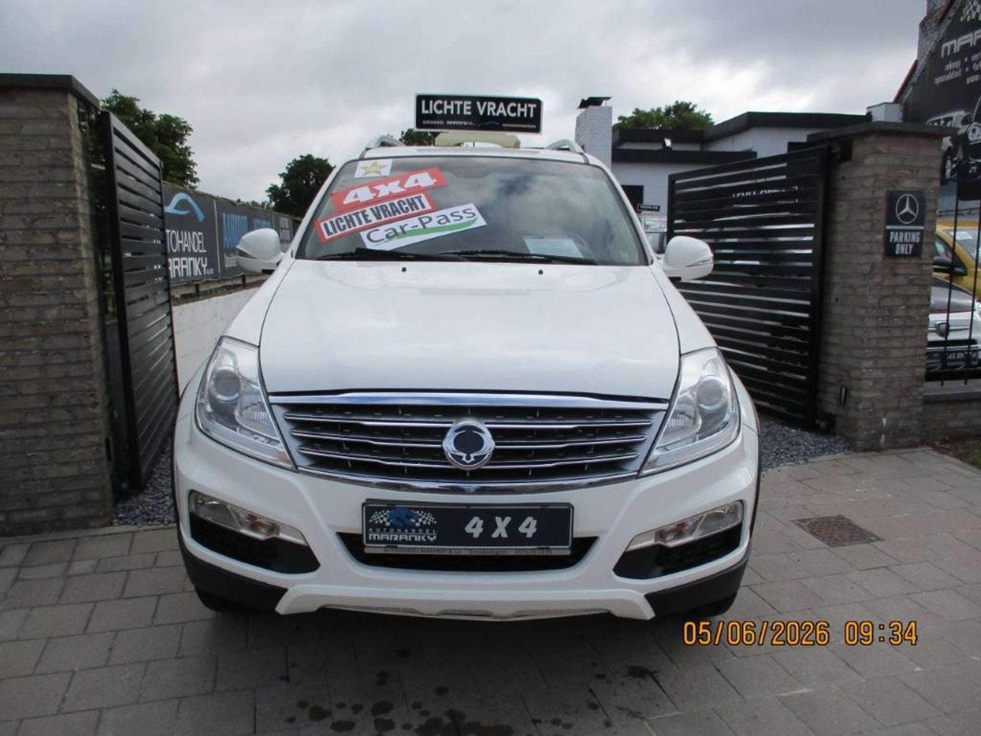 SsangYong Rexton REXTON W 2.2e-Xdi 180pk 4WD EXECUTIVE AUTOM, Auto's, Dealer onderhouden, 2157 cc, Gebruikt, 4 cilinders