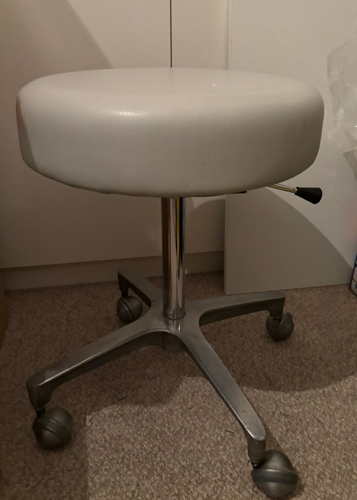Grijze tabouret op wielen in hoogte verstelbaar ., Huis en Inrichting, Ophalen, Gebruikt