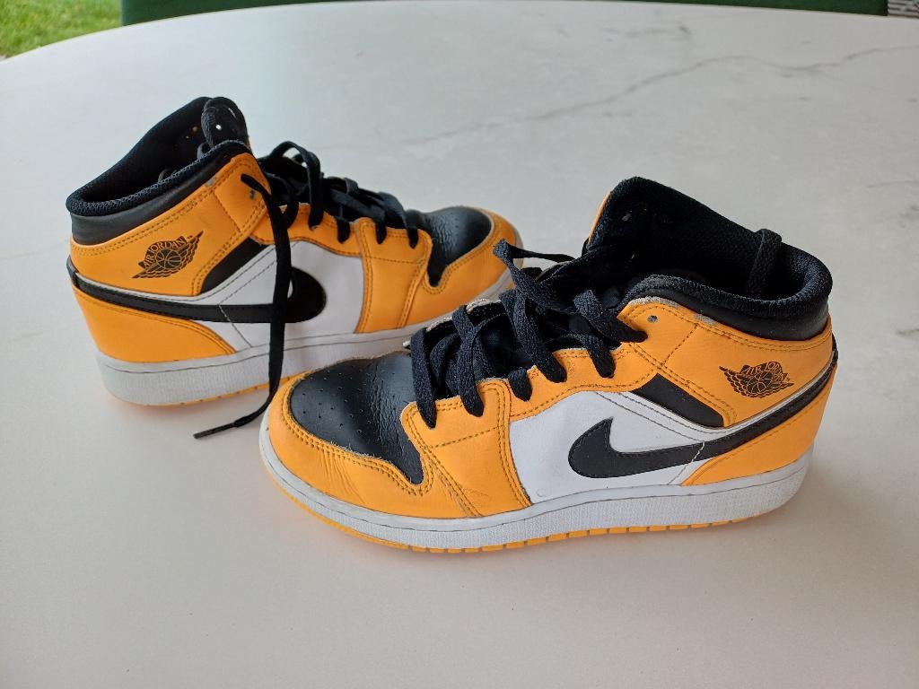 Nike Air Jordan 1 Mid - maat 38, Ophalen of Verzenden, Gebruikt, Schoenen