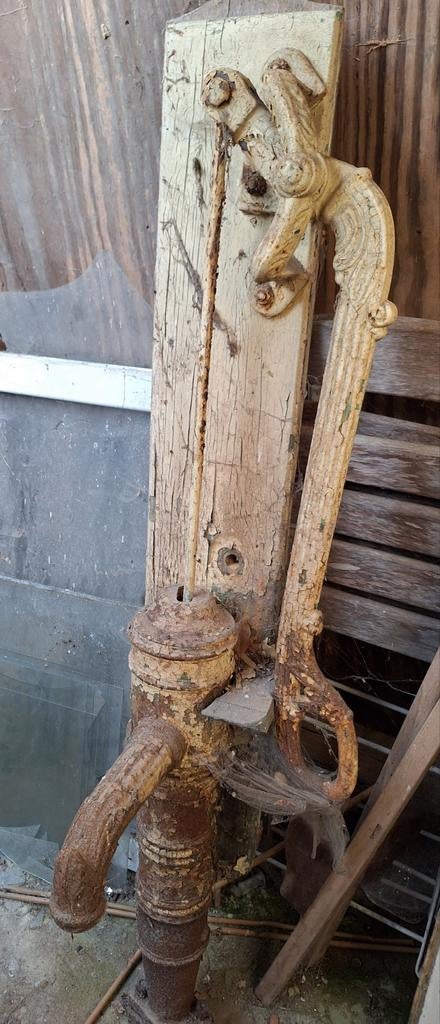 Ancienne pompe à eau en fonte, Enlèvement, Jardin