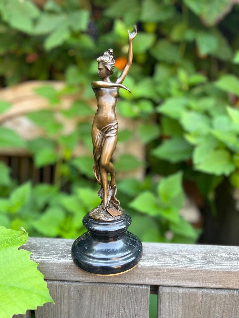Bronzen beeld op marmer, vrouw, Collections, Statues & Figurines, Envoi, Neuf, Humain