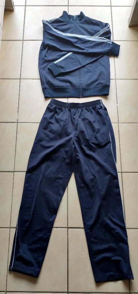 domyos trainingsvest en broek maat smal, Vêtements | Hommes, Vêtements de sport, Neuf, Taille 46 (S) ou plus petite, Enlèvement ou Envoi