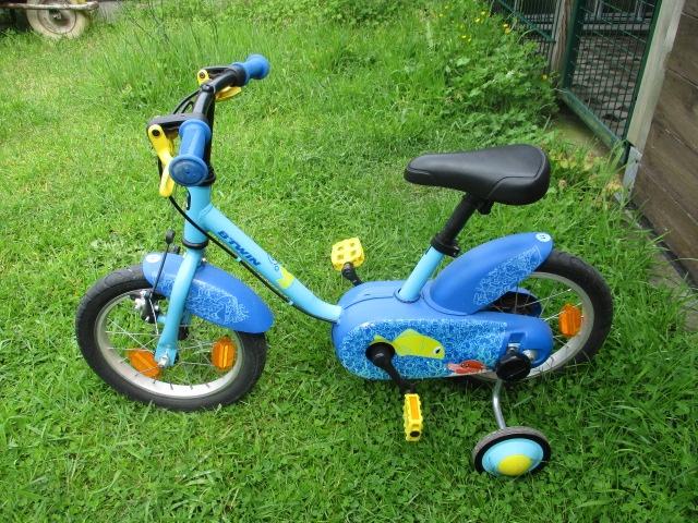 kinderfiets B twin en loopfiets lionelo, Fietsen en Brommers, Fietsen | Kinderfietsjes, Gebruikt, Minder dan 16 inch, Zijwieltjes