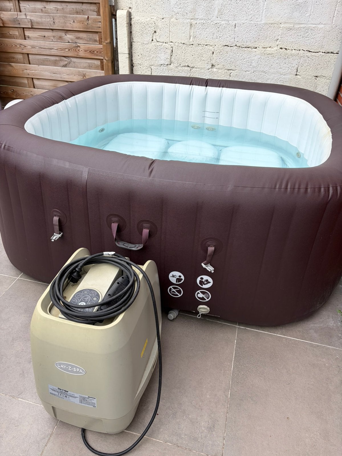 Jacuzzi hydrojet pro, Tuin en Terras, Bubbelbaden en Hottubs, Ophalen, Zo goed als nieuw, Afdekzeil, Opblaasbaar