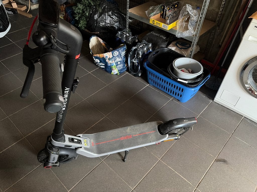 Segway Ninebot E3 Pro, Vélos & Vélomoteurs, Trottinettes, Comme neuf, Step électrique (E-scooter), Enlèvement