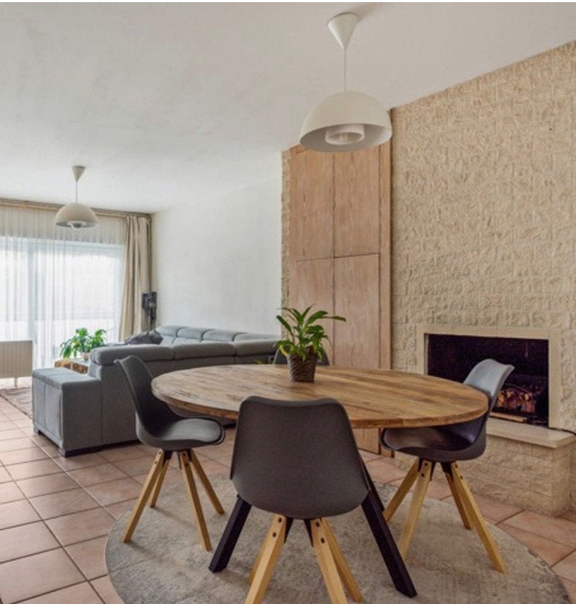 Ronde houten tafel 150cm met metalen poot+4 stoelen, Ophalen, Zo goed als nieuw