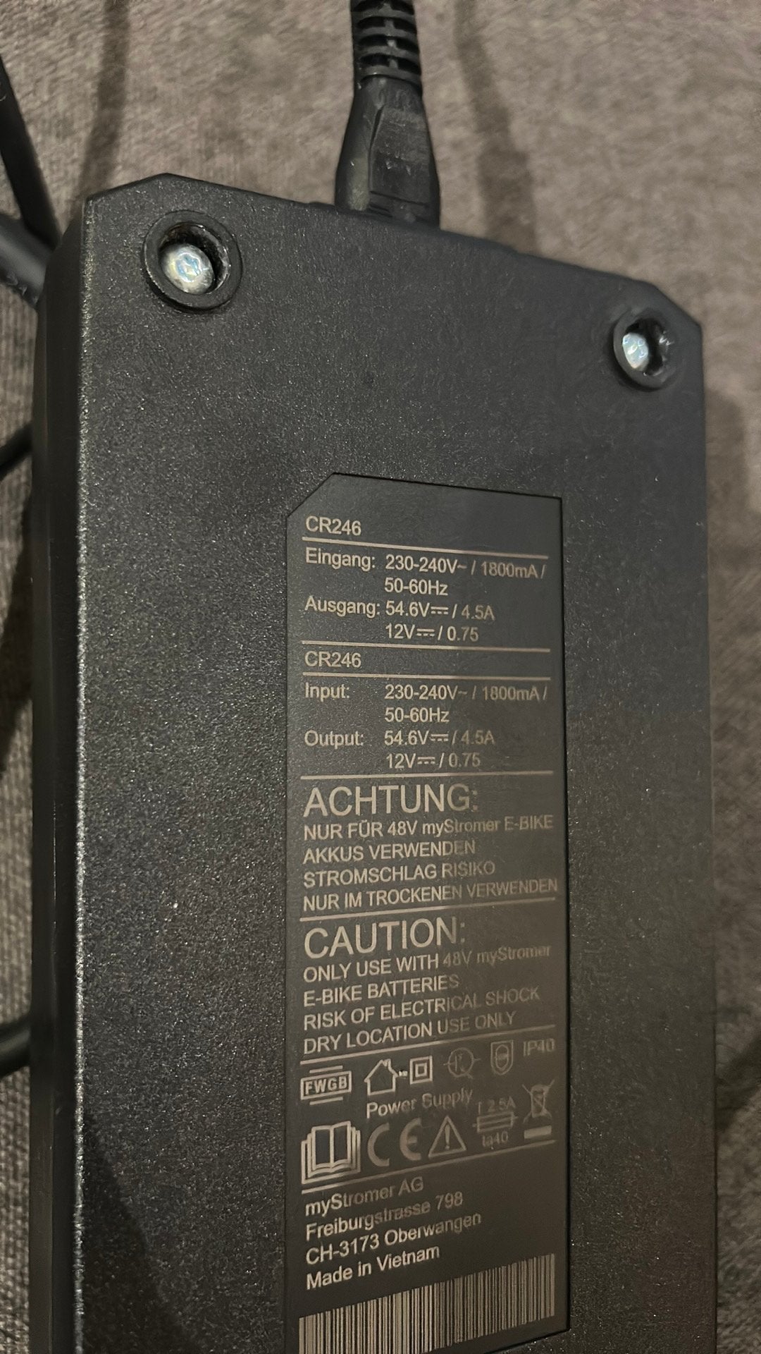 Oplader Stromer CR246, Fietsen en Brommers, Ophalen, Zo goed als nieuw