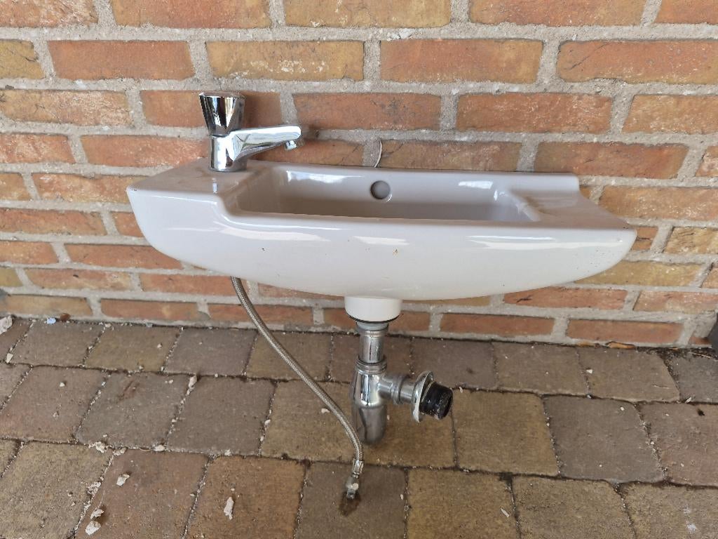 wc lavabo met kraan, Doe-het-zelf en Bouw, Ophalen, Zo goed als nieuw, Steen, Kraan