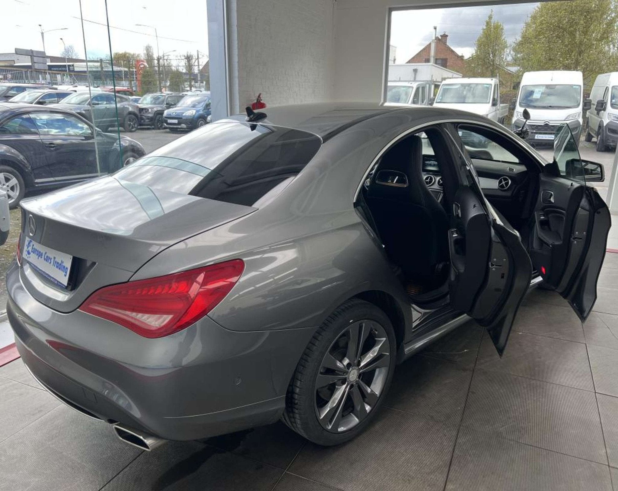 Mercedes-Benz CLA-Klasse 180 FASCINATION 180D 180 D 1ÈRE MA, Autos, Achat, Entreprise, 109 g/km, Noir