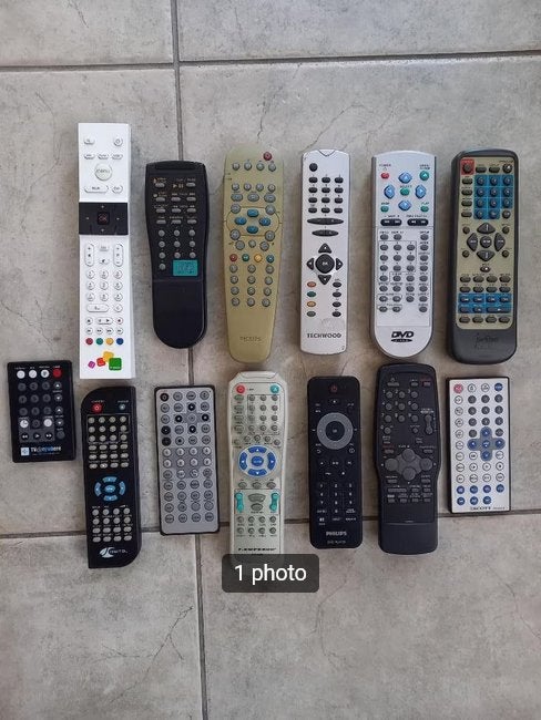 a vendre un lot de 13 télécommandes TV vidéo et DVD, Audio, Tv en Foto, Afstandsbedieningen, Ophalen of Verzenden, Gebruikt, Origineel