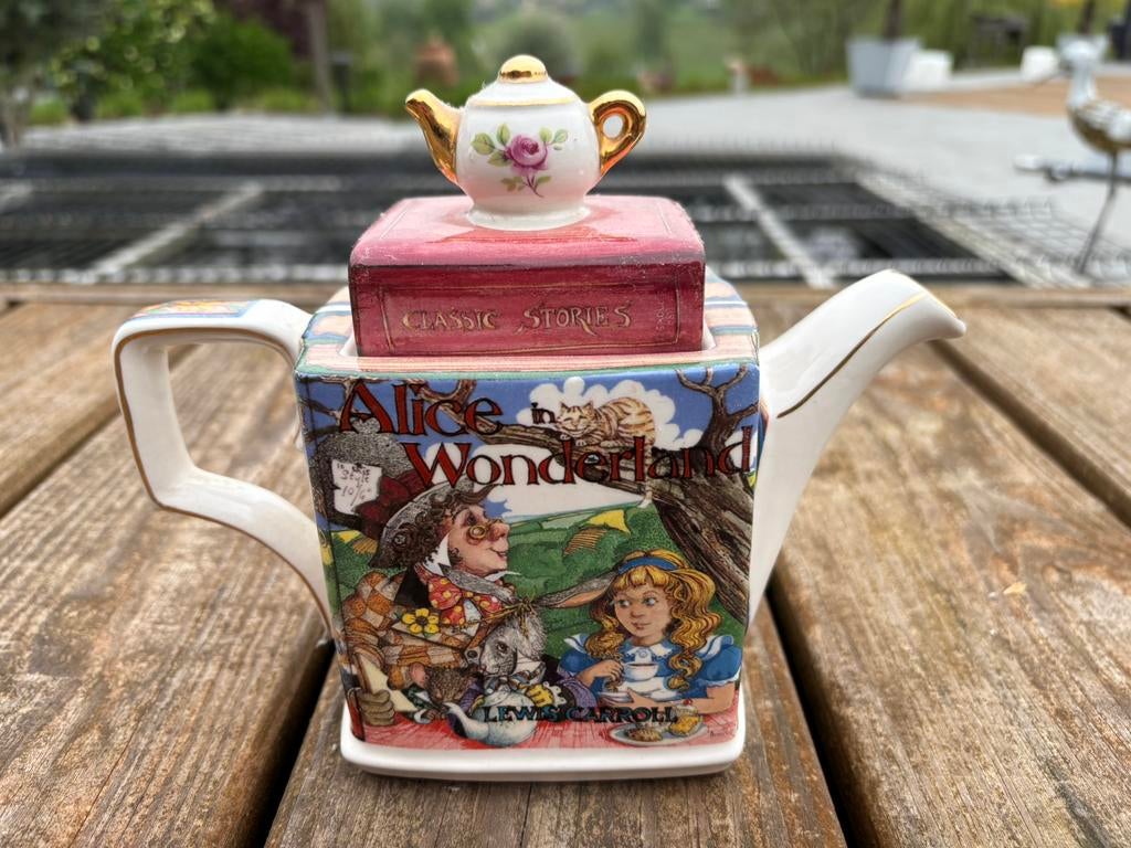Sadler theepot Alice in Wonderland, Ophalen, Zo goed als nieuw, Porselein, Overige typen