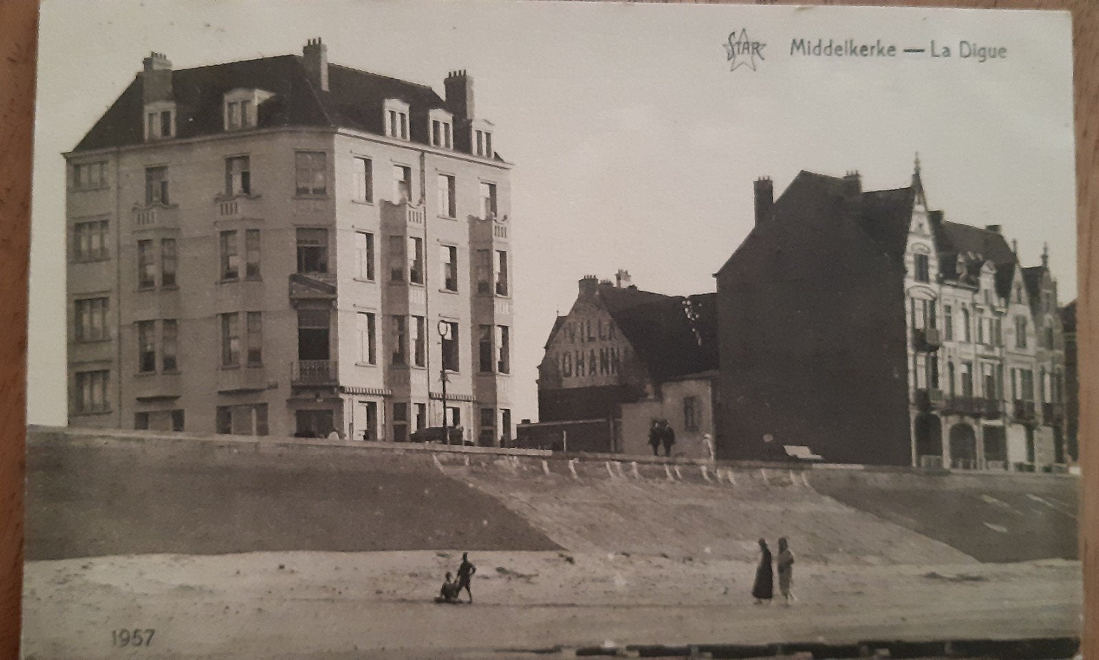 Carte postale MIDDELKERKE VILLAS DIGUE ZEEDIJK, Enlèvement ou Envoi