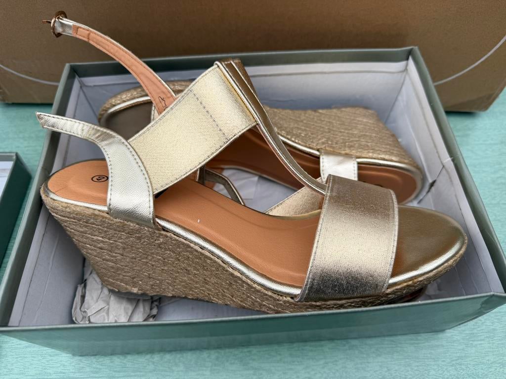 Schoenen, Kleding | Dames, Overige kleuren, Ophalen of Verzenden, Zo goed als nieuw, Schoenen met hoge hakken