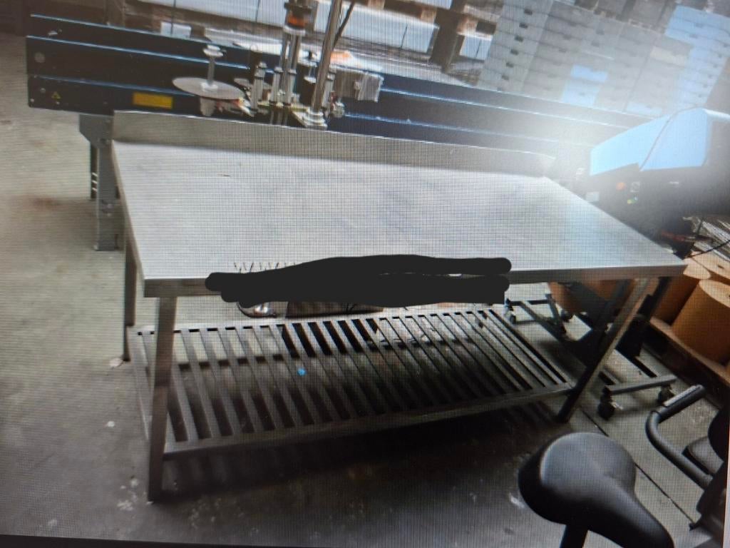 Inox rvs tafels, Enlèvement