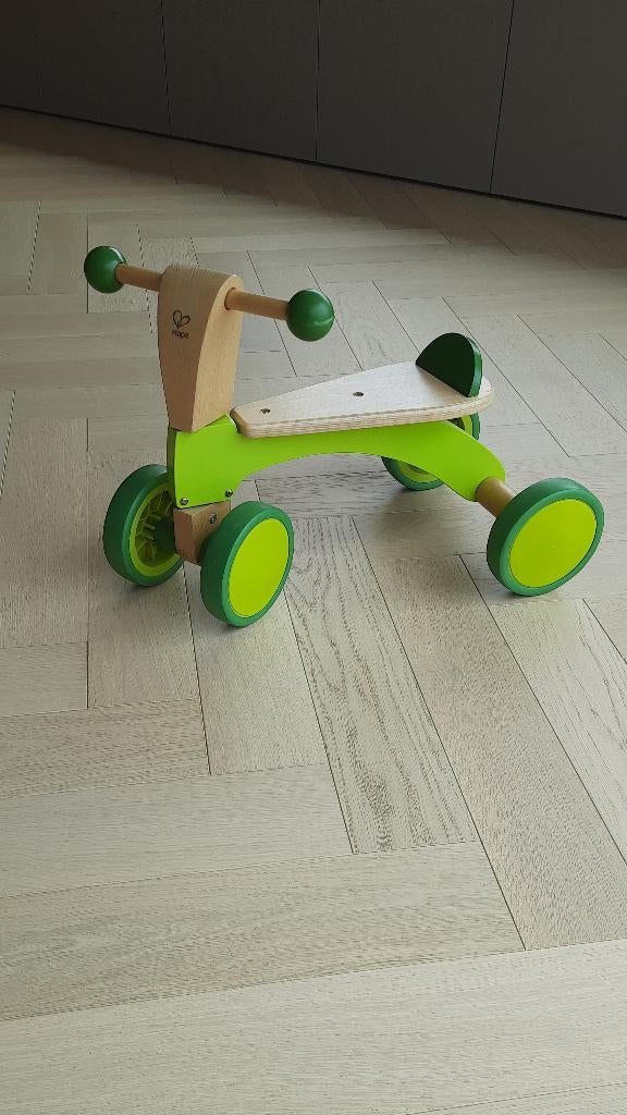 HAPE vierwieler, Ophalen, Zo goed als nieuw, Rij- of Hobbelspeelgoed