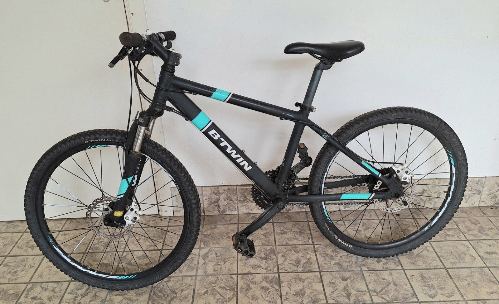 B-Twin Rockrider mountainbike 24 inch, Fietsen en Brommers, Ophalen, Gebruikt, Schijfrem