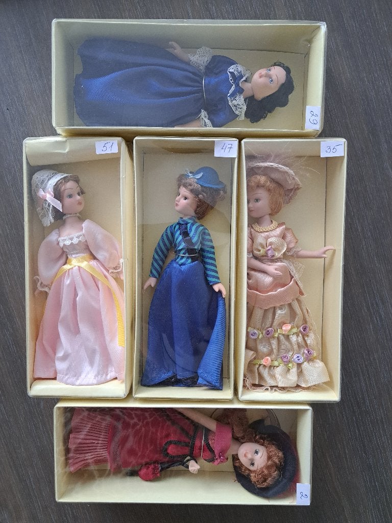 5 personages van Franse schrijvers, Enlèvement ou Envoi, Neuf, Poupée
