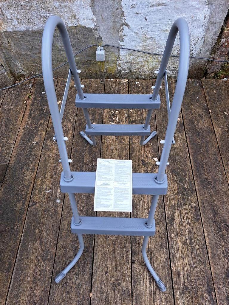 Ladder zwembad, Ophalen, Ladder