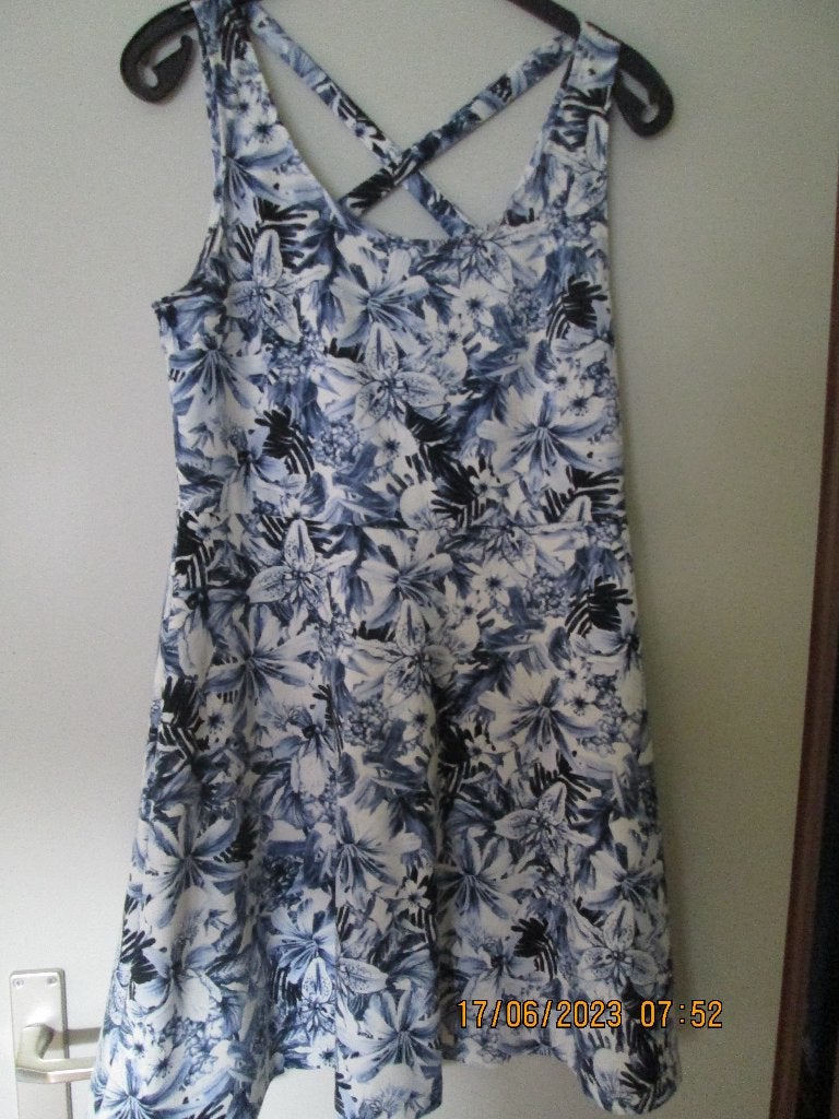 Robe blanche et bleue à bretelles « H&M » T : M, Kleding | Dames, Jurken, Zo goed als nieuw, Maat 38/40 (M), Blauw, Boven de knie