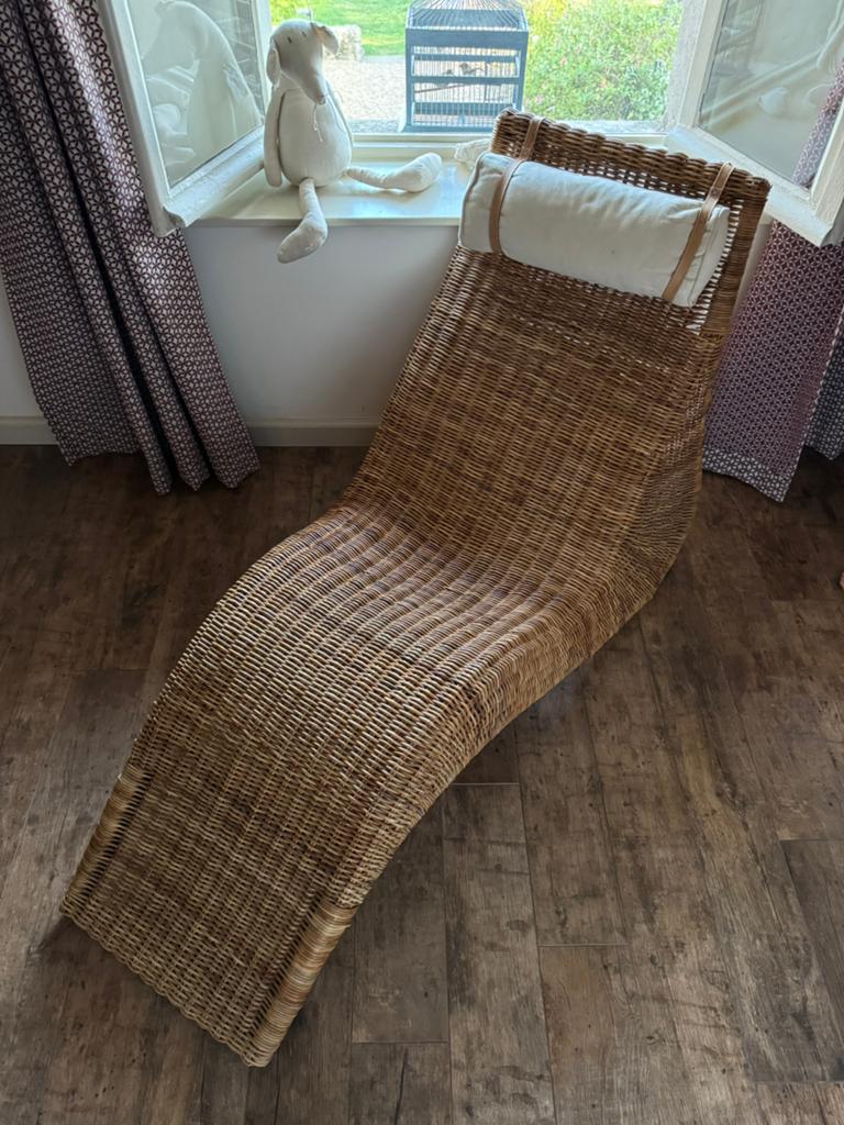 Mooie Rotan ligstoel van Karl Malmvall met het hoofdkussen, Jardin & Terrasse, Chaises longues, Enlèvement, Comme neuf, Rotin