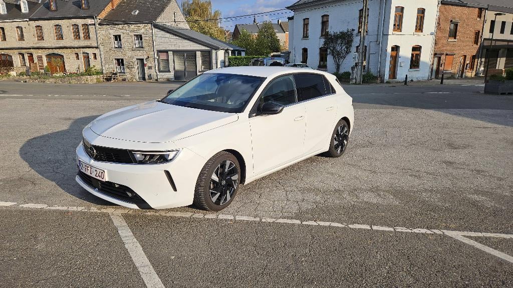Opel astra 1.2 Turbo elegance, Auto's, Wit, Particulier, Regensensor, Voorwielaandrijving