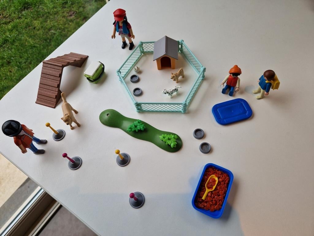 Playmobil paardenstal hondentrainer zwembad, Ophalen
