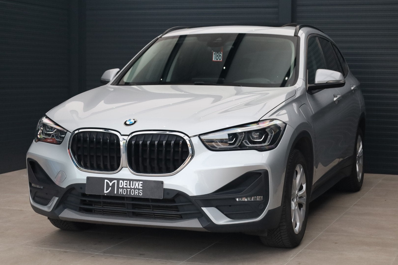 Caméra tête haute LED en cuir BMW X1 xDrive25e Pano, Autos, Argent ou Gris, Achat, Euro 6, Entreprise